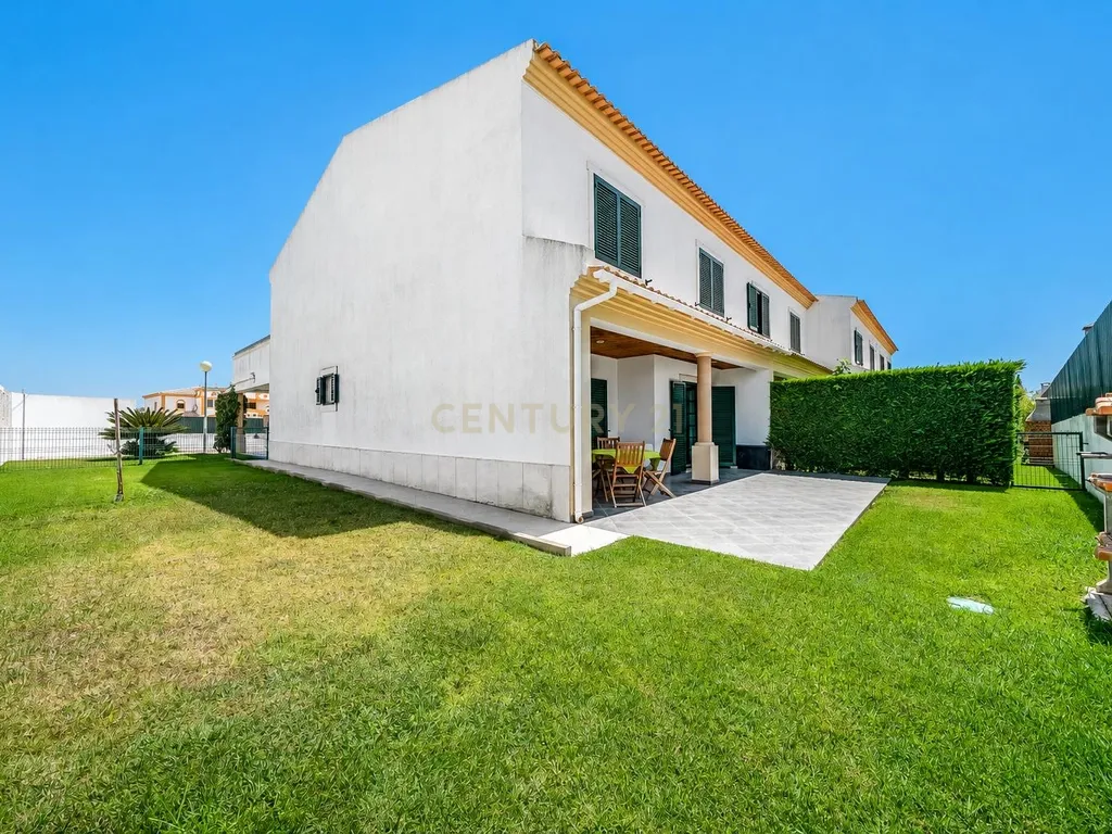 Moradia de Canto T2+2 com jardim em Condomínio Privado com Piscina – Ferreiras, Albufeira - Image 2
