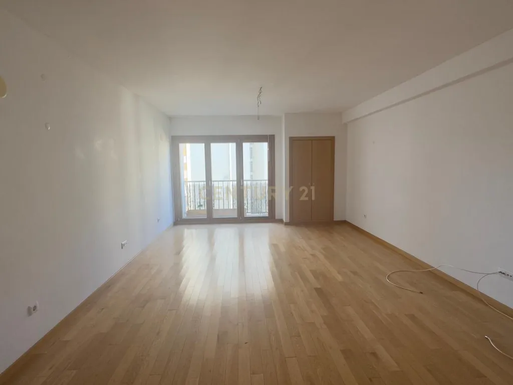 Apartamento T3 na Alta de Lisboa com Box para 2 Viaturas - Image 5