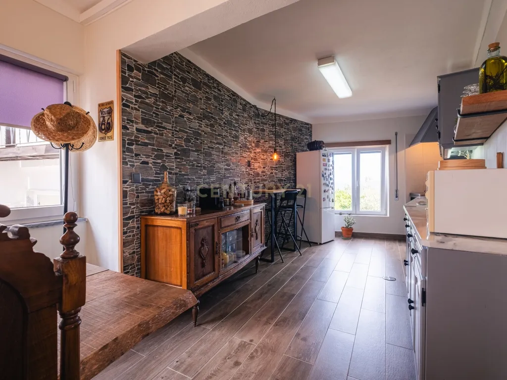 Moradia Renovada em Serpins, Lousã com 3 Casas de Banho - Image 6