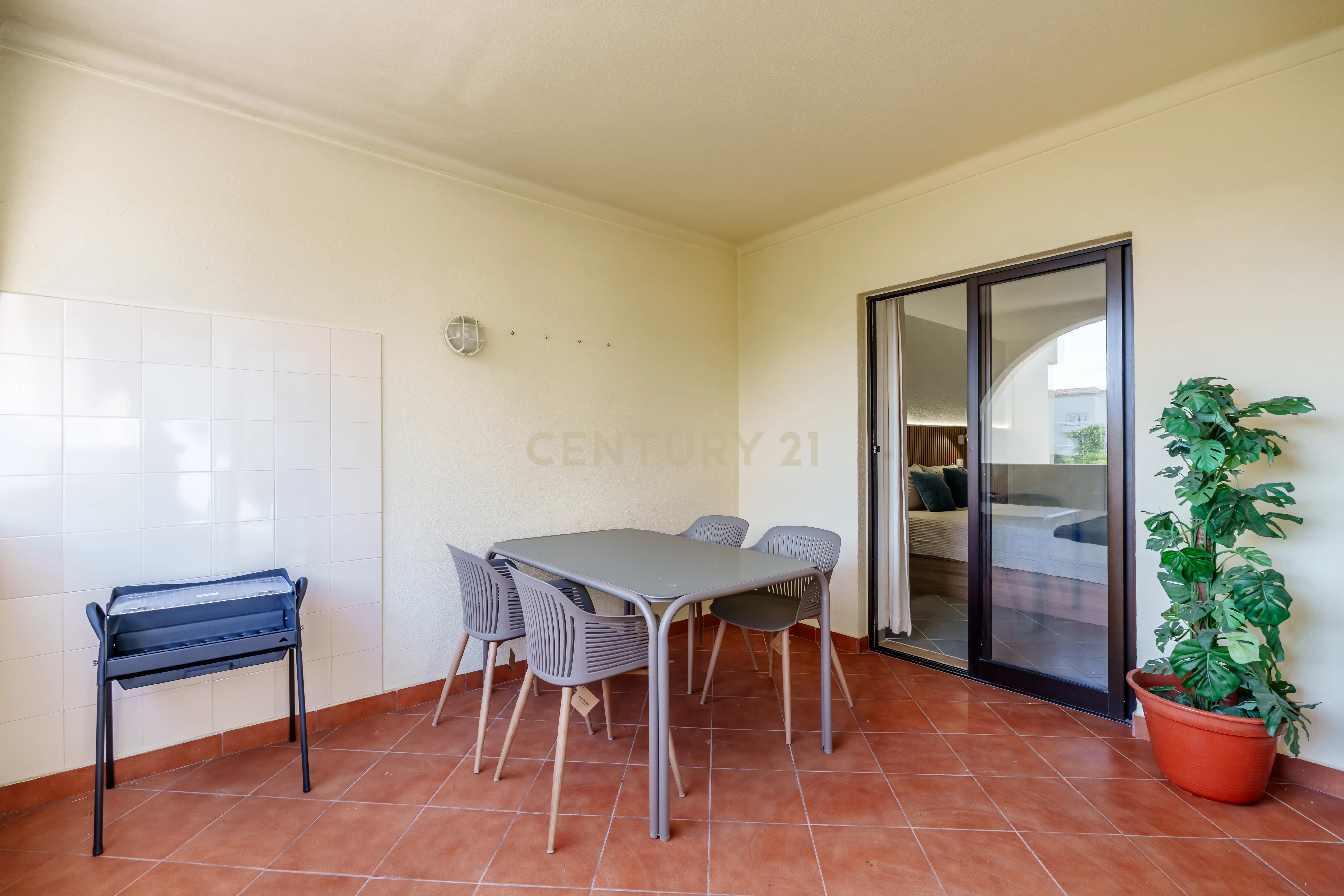 Fotografia 6 de Apartamento T1 remodelado com piscina (Chave na Mão). Areias S. João , Albufeira