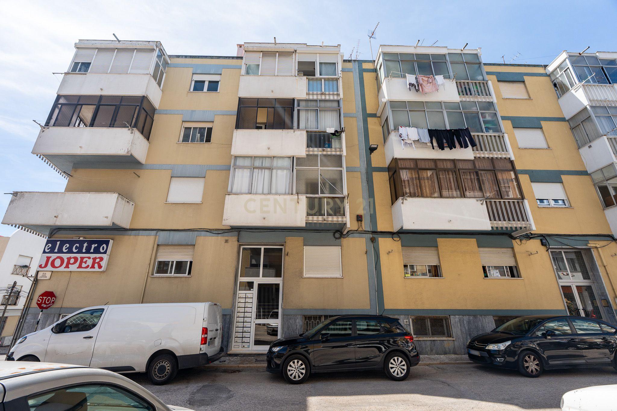 Apartamento T1 em Corroios com Luz Natural e Boa Localização - Image 16
