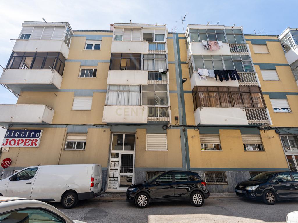 Apartamento T1 em Corroios com Luz Natural e Boa Localização - Image 16