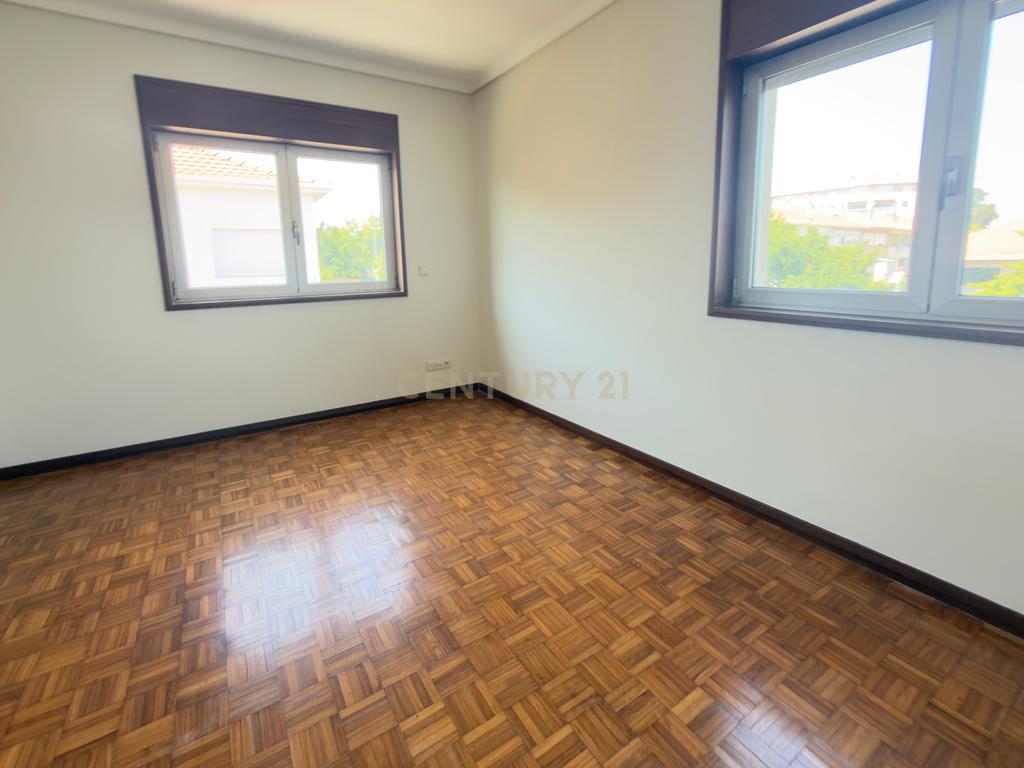 Arrendamento T3 de Luxo nas Antas Praça Velasques| Terraço, Box e 4 Frentes ☀️ - Image 12