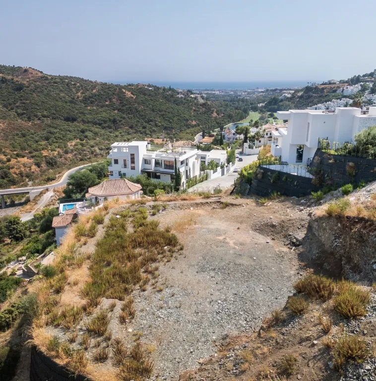 Terreno excepcional com 1.812 m² na prestigiada zona de Lomas de La Quinta, Benahavís - Image 3