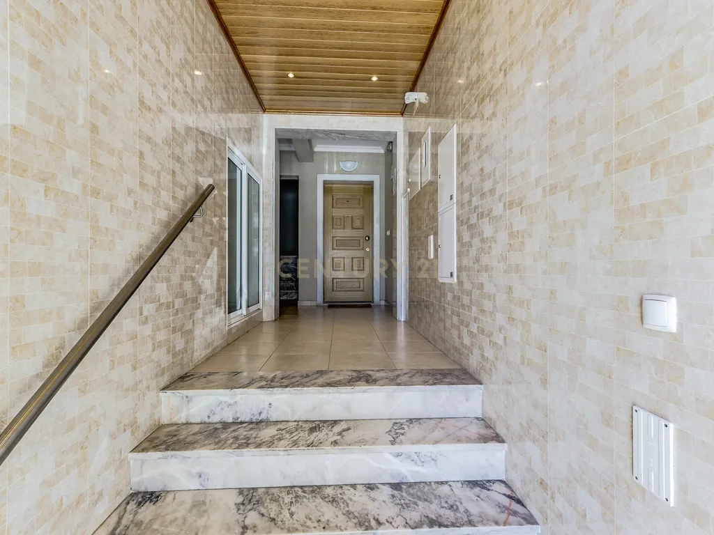 Apartamento T3 no Montijo com garagem, arrecadação e varandas - Image 28
