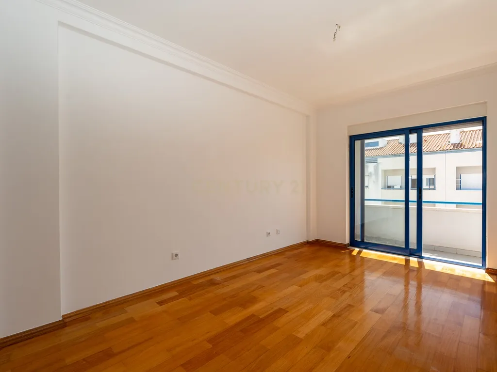 Apartamento T3 Janelas do Parque no Montijo - Image 23
