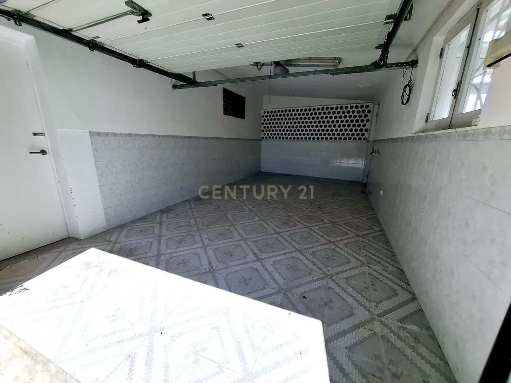 Excelente moradia T3 em Bicesse - Image 21