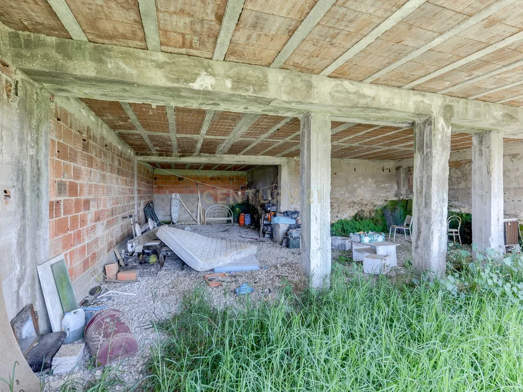 Moradia com Terreno Amplo e Vista Mar na Carvoeira - Image 42