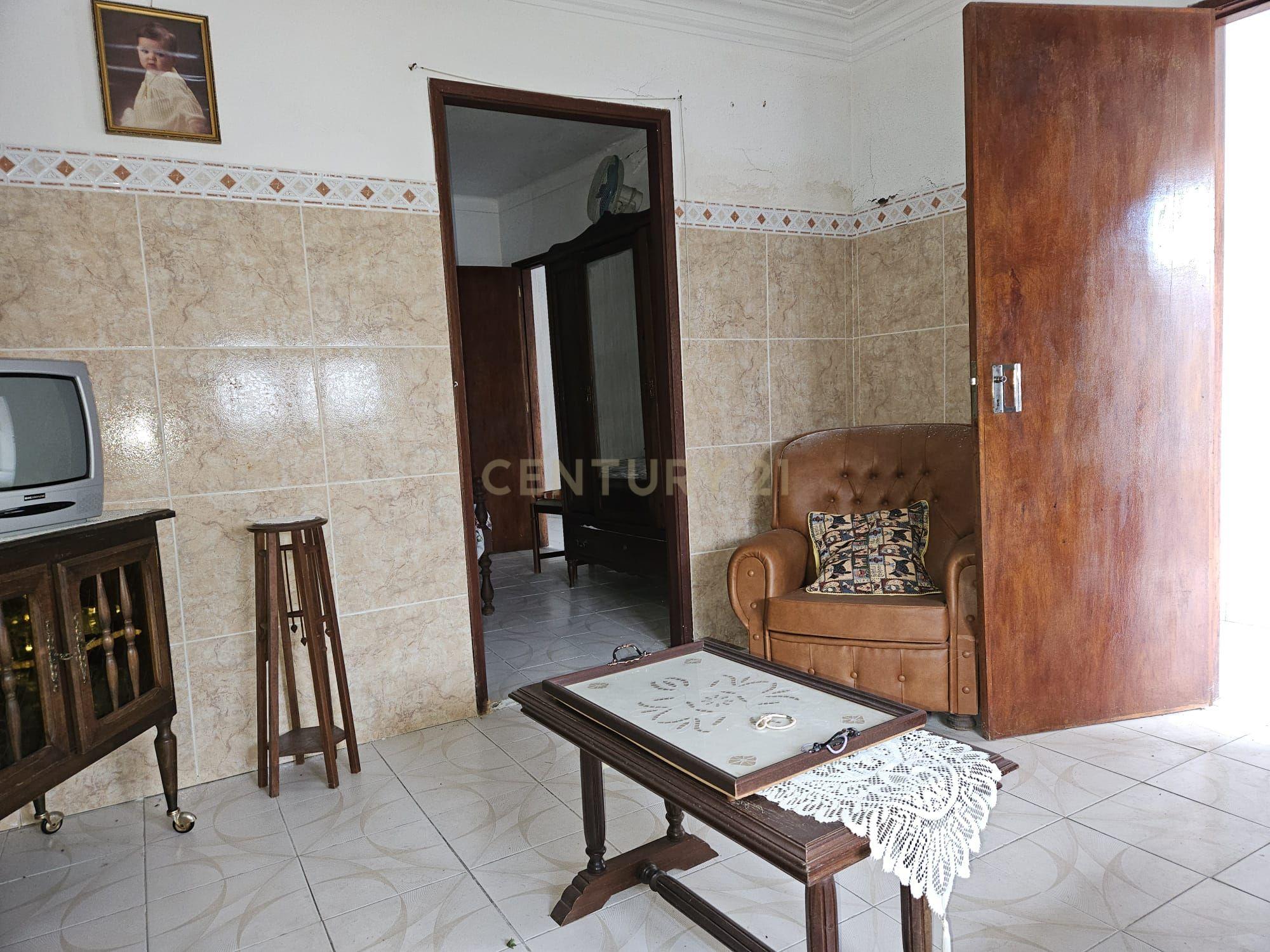 Moradia T2 Rés-do-Chão com Logradouro e Terraço – Alcains - Image 3