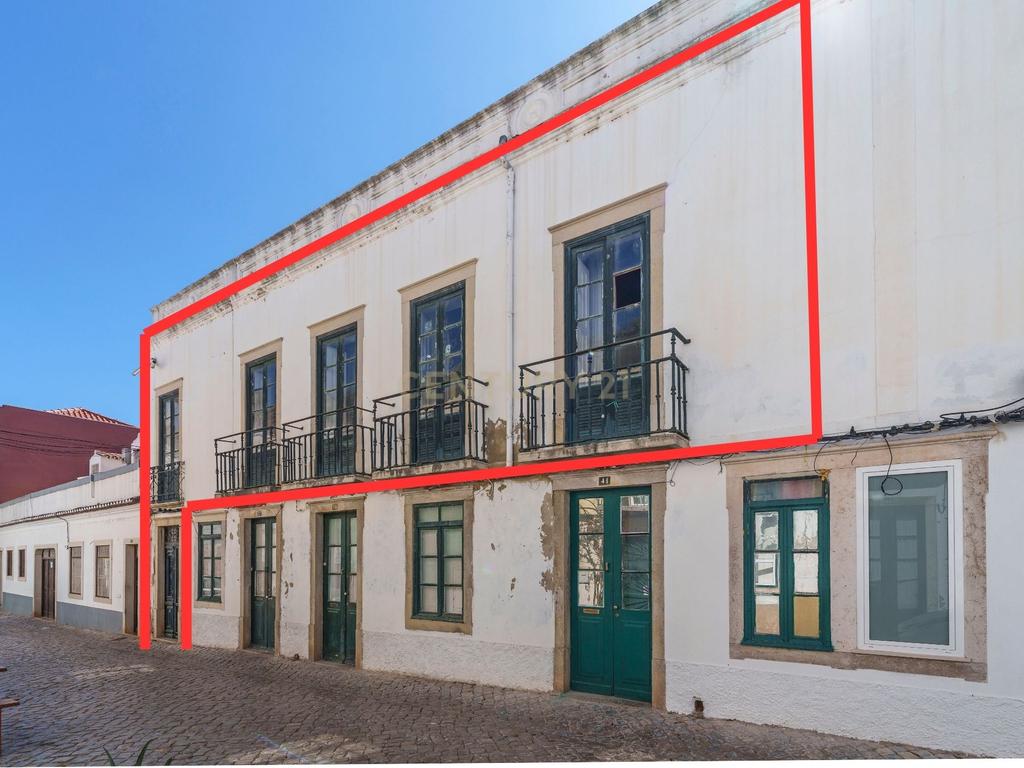 Andar de Moradia T7 | Baixa de Faro | Potencial para Hostel | Terraços - Image 1