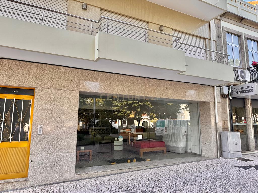 Loja com 250m2 no coração da cidade de Santo Tirso  - Image 28