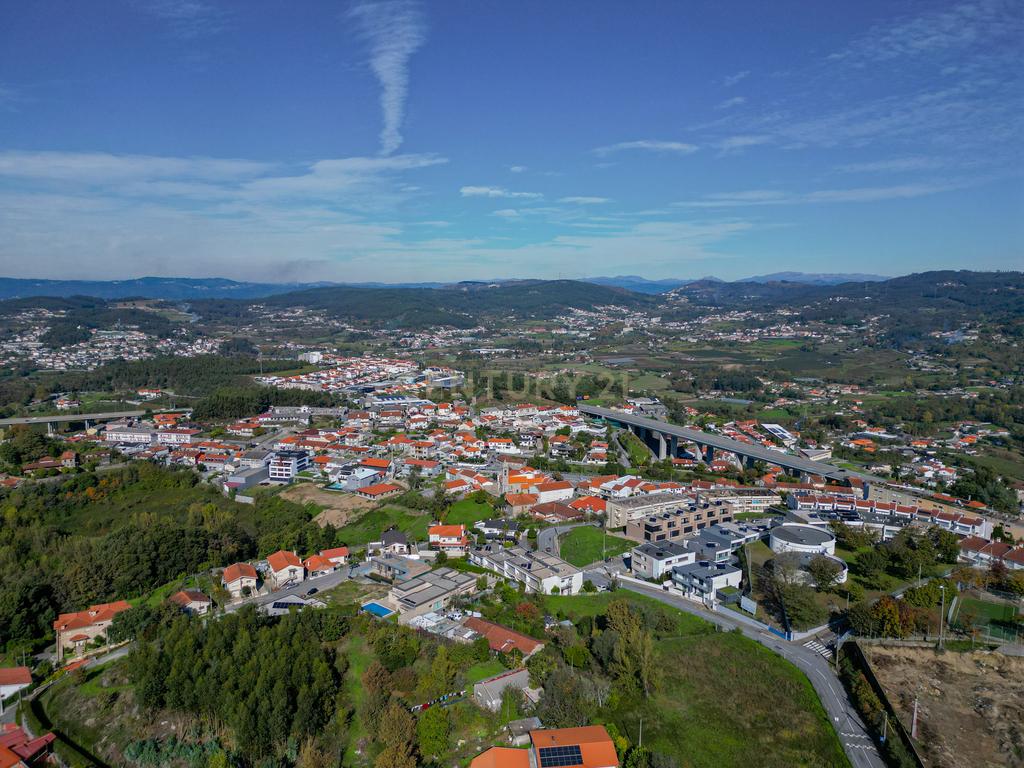 Moradia T3 Térrea com Piscina em Mesão Frio - Guimarães - Image 33