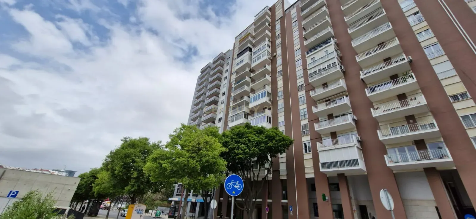 Apartamento T5 em S. Domingos de Benfica, Lisboa - Image 1
