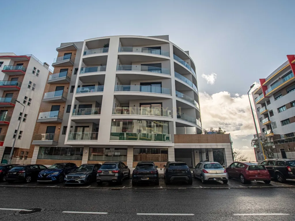 Apartamento T4 com Terraço e Box para 2 Viaturas | Jardim da Amoreira | Odivelas - Image 28