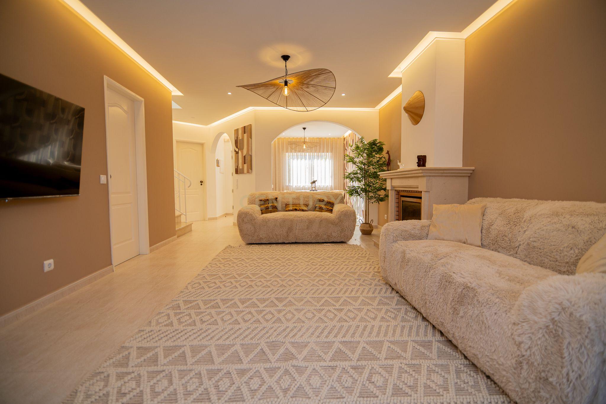 Fotografia 8 de 🏡 Moradia T3 no Oasis Park | Piscina, Jardim e Excelente Localização