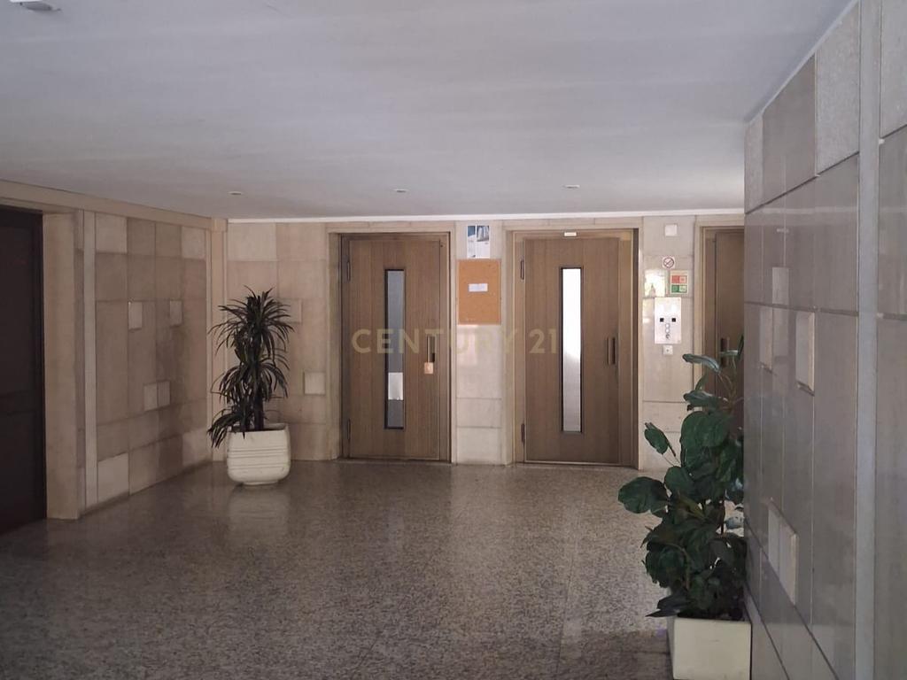Apartamento T2 na Avenida Carolina Michaelis Linda a Velha - Image 3