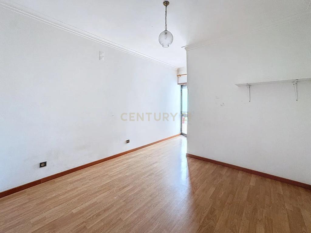 Apartamento T2 - Arrendamento - Bem localizado na Nazaré - Image 10