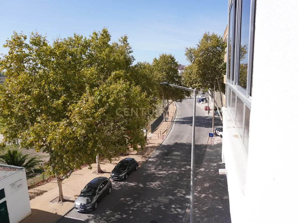 Apartamento T3 na Quinta do Rouxinol- Oportunidade Única! vista para o rio - Image 20