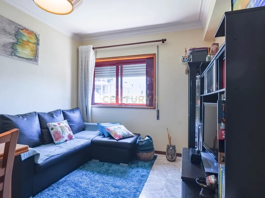 Apartamento T1 em Vila Nova de Gaia, com lugar de garagem - Image 1