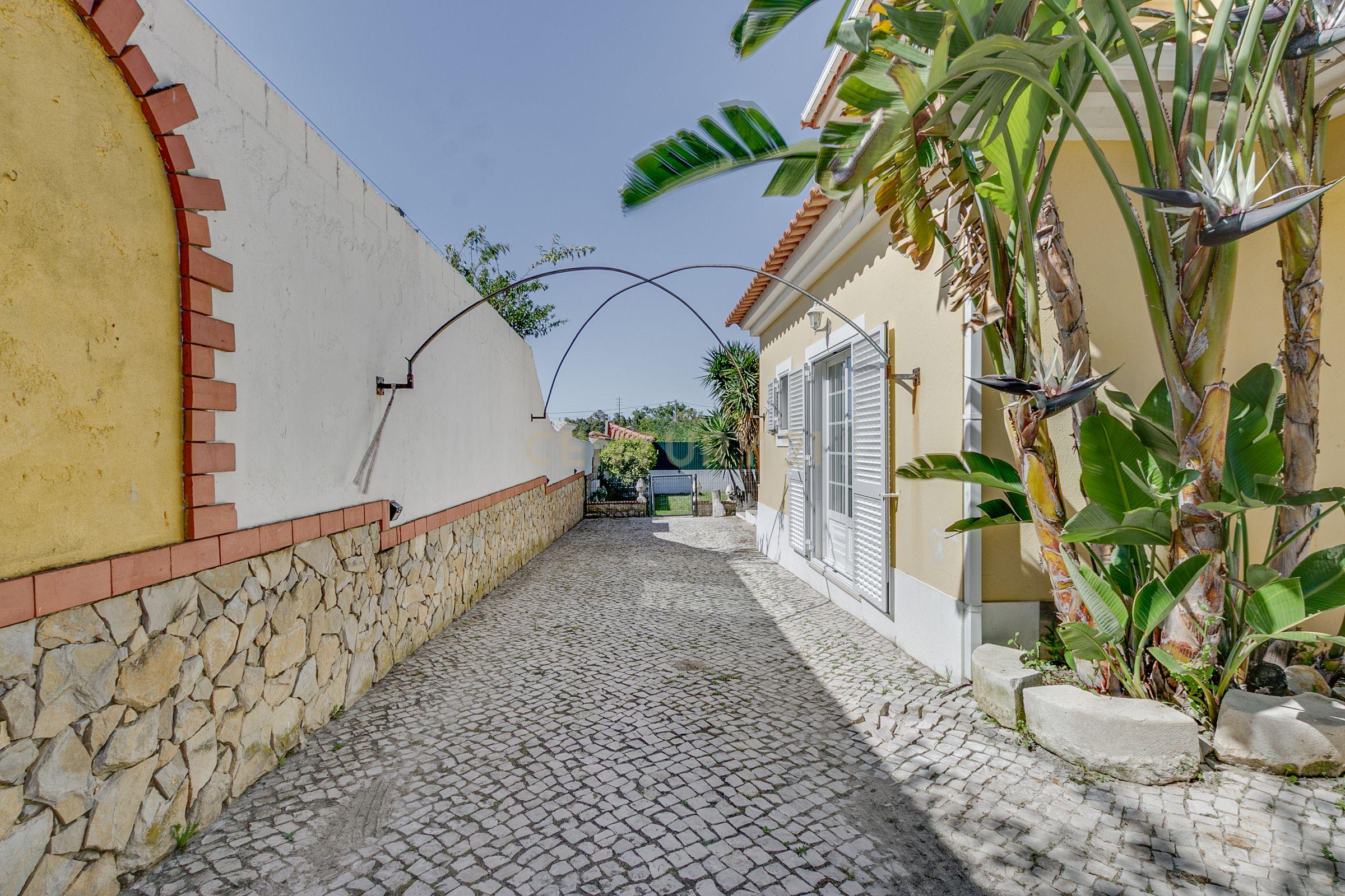 Moradia Rural T4 com Piscina e Jardim — Entre Setúbal e Lisboa - Image 43
