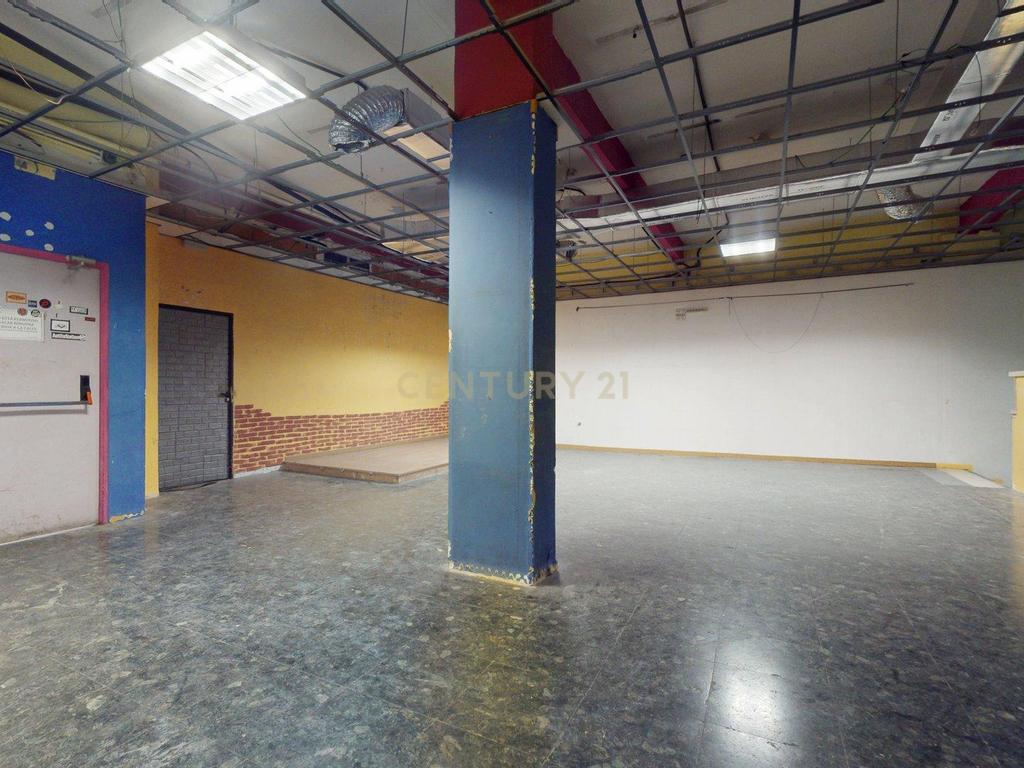 Espaçoso imóvel comercial para renovar no centro de Madrid, a apenas 10 minutos da estação de Atocha. - Image 4
