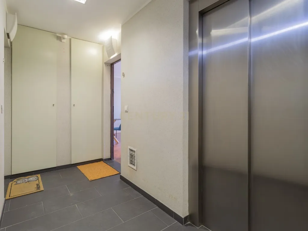 Apartamento como Novo, para arrendamento, na Caparica, Almada - Image 21