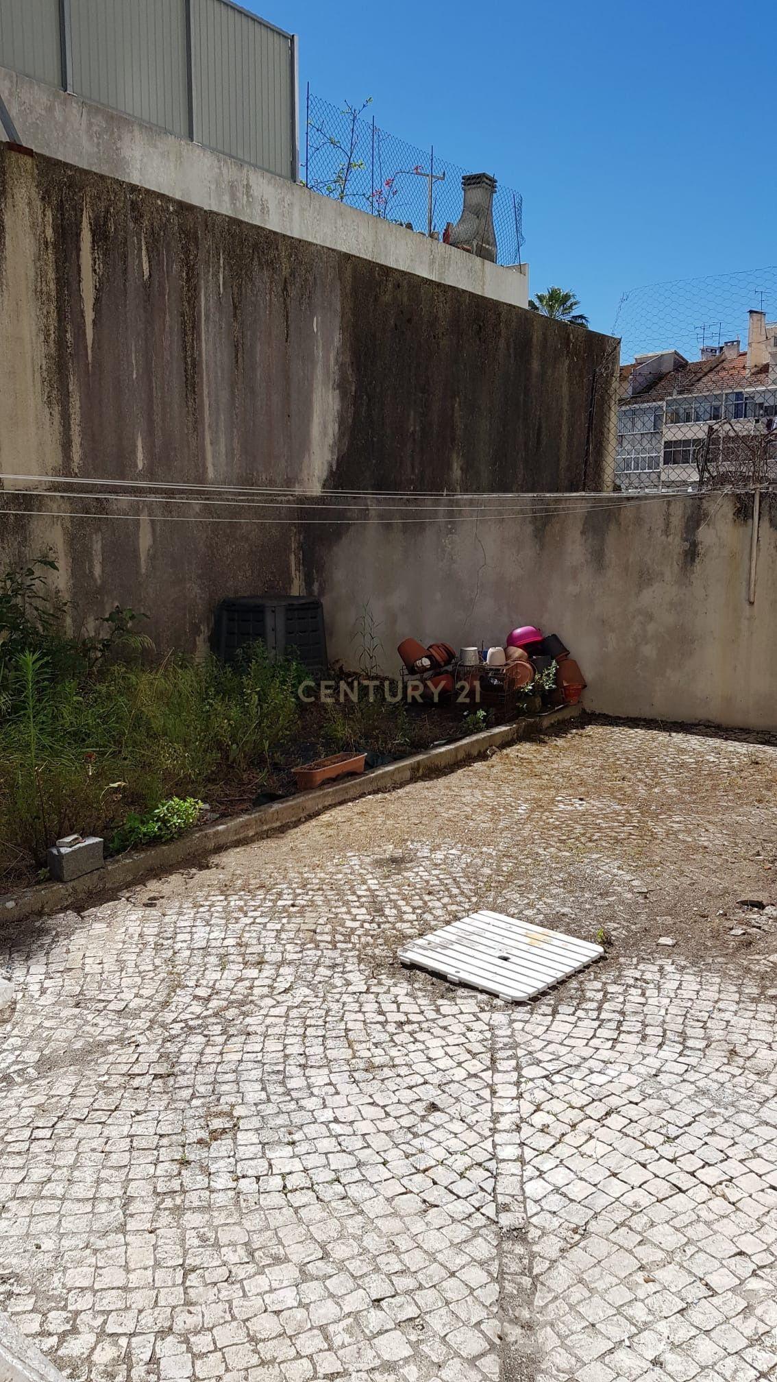 Fotografia 11 de Excelente oportunidade de investimento em Benfica com vista panorâmica