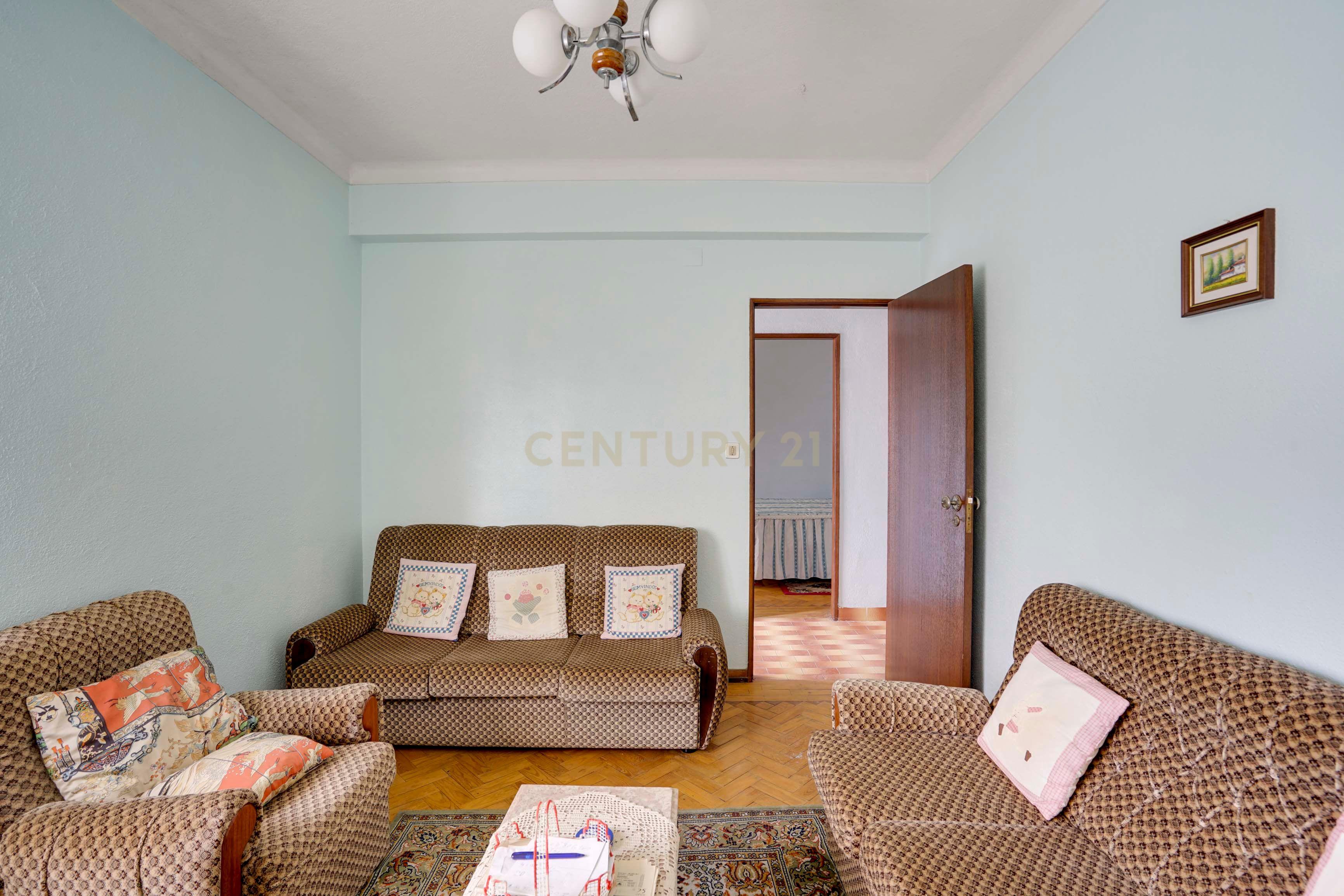 Fotografia 6 de MORADIA T3 COM GARAGEM, LOGRADOURO E ESPAÇO PARA NEGÓCIO