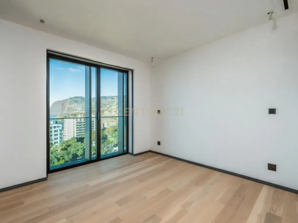 Apartamento T3 Exclusivo com terraço Privativo, Varino 7 ,Funchal - Image 3