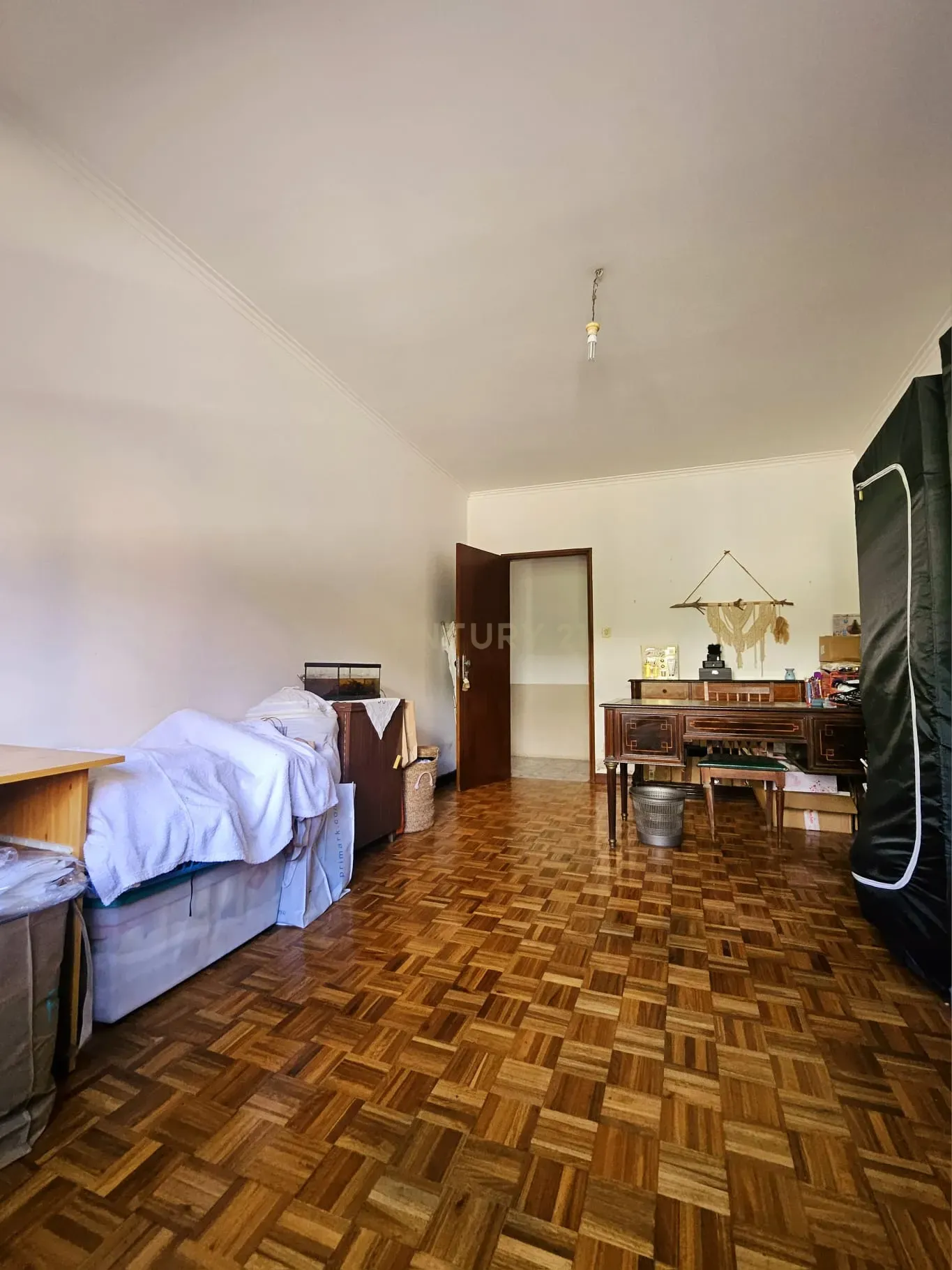 Moradia Unifamiliar T4 com Vista Desafogada e Grande Lote de Terreno na Quinta da Condessa - Image 24