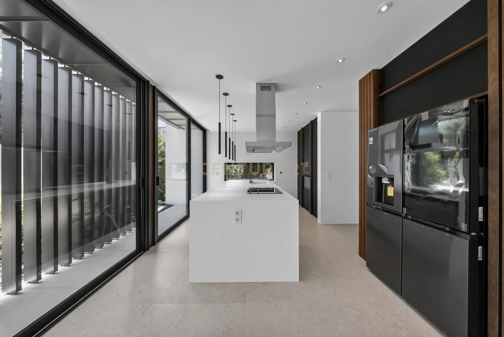 Fotografia 7 de Moradia T4 | Área de Construção: 380m² | Lote: 502m² | 3 Pisos | Piscina Privada