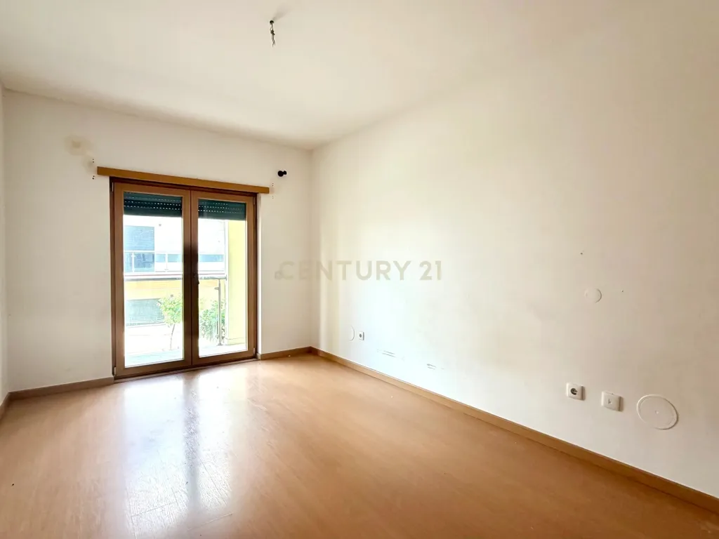 Magnífico Apartamento T4 com Duas Varandas e Arrecadação na Cascalheira, Pinhal Novo - Image 25