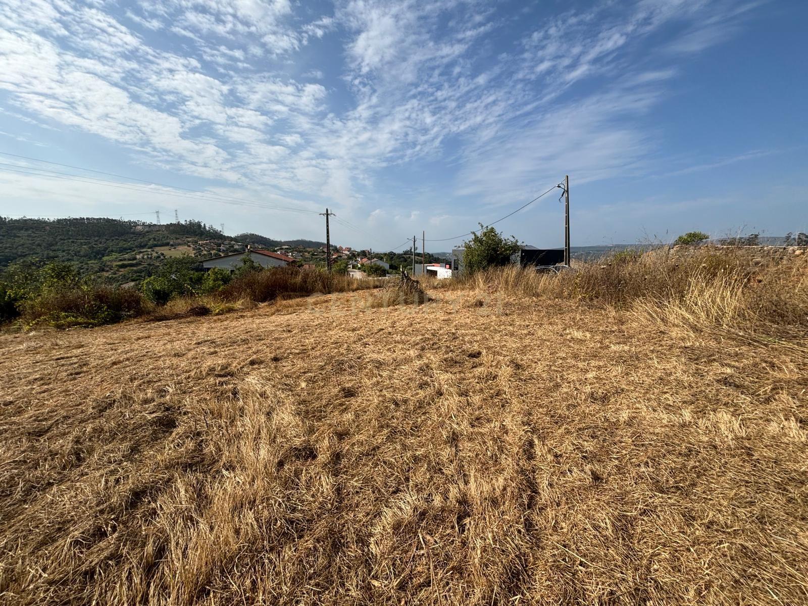 Fotografia 11 de Terreno com viabilidade construtiva em Santiago de Litém - Localização Central e Acessível