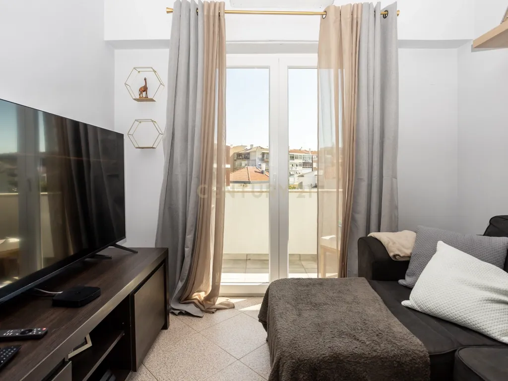 Apartamento T2 com Varanda Cruz de Pau, Amora - Seixal - 0651-06250 - Image 7