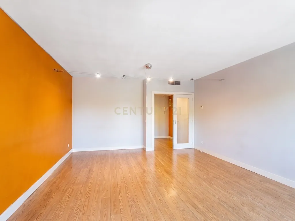 Apartamento T3 com Parqueamento e Arrecadação | Montijo - Image 4