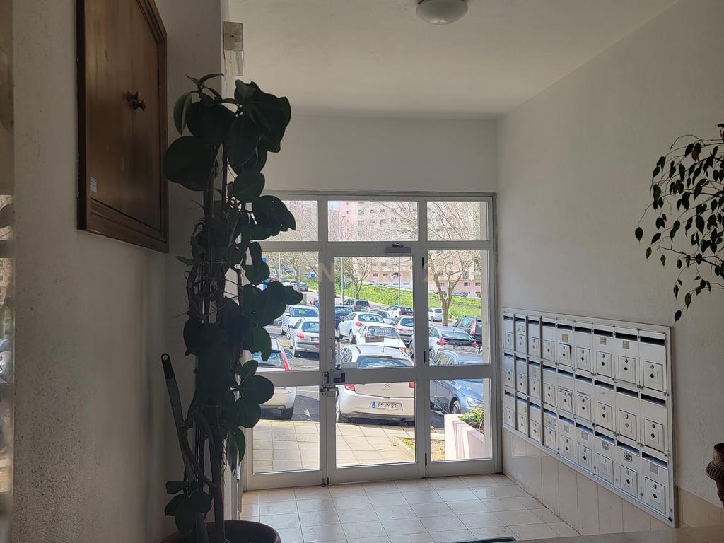 A 15 Minutos de Lisboa e das Praias: Descubra Este T3 com suíte e duas varandas em São Marcos - Image 18