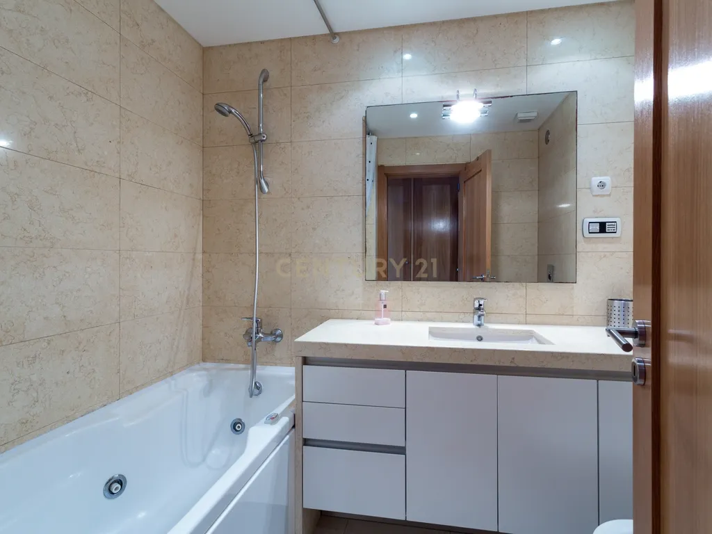 Apartamento T4 mobilado no Parque dos Príncipes - Image 19