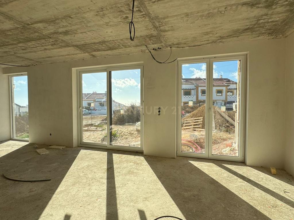 Moradia NOVA Moderna T4: PISCINA e JARDIM Conforto, Modernidade e Vistas Deslumbrantes - Image 16
