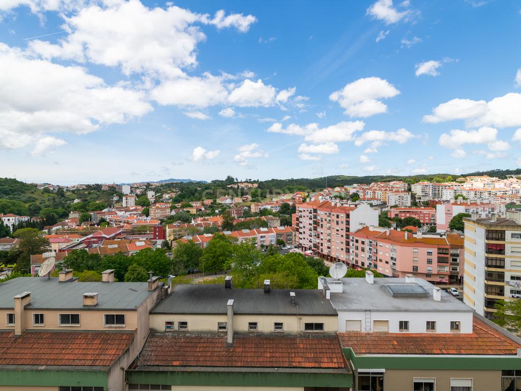 Um apartamento com luz, espaço e a base certa para criar uma casa à sua medida - Image 3