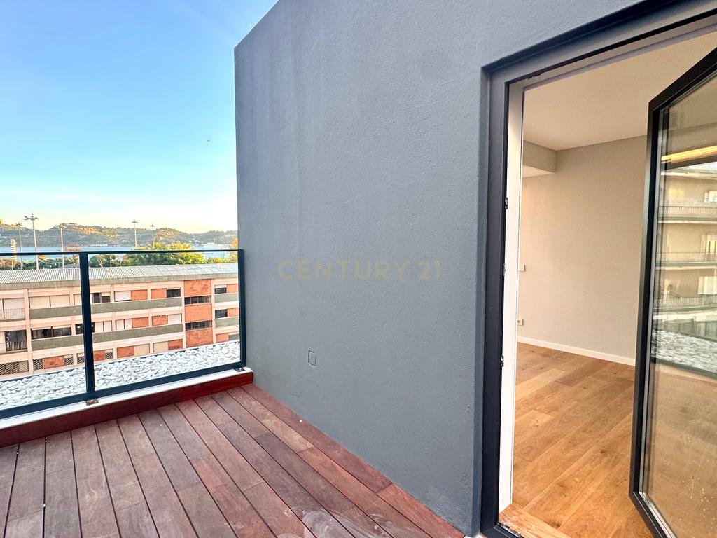 Apartamento Duplex T4 Novo na Rua Bartolomeu Dias, em Belém – conforto, modernidade, luz natural e espaço em Belém - Image 21