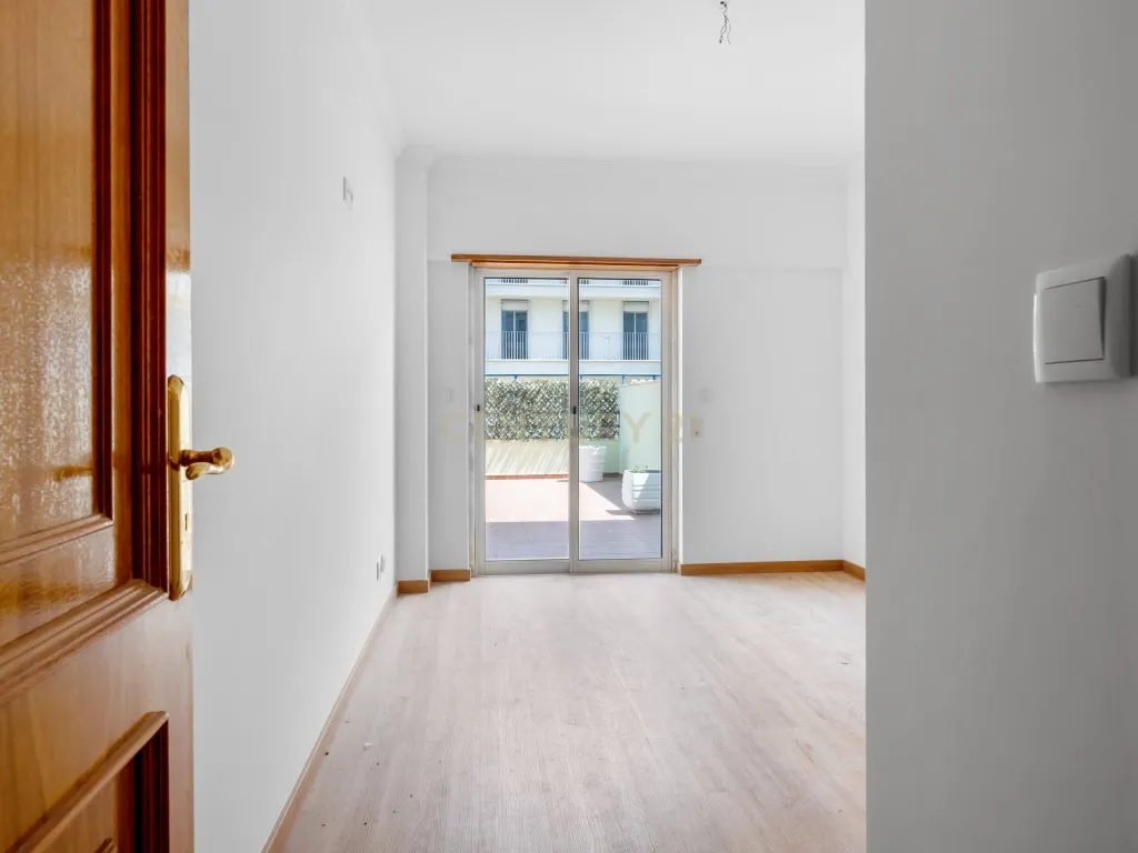 Apartamento T2 Renovado com Terraço de 48 m² e Box para 2 Carros em Carcavelos – a 8 minutos da praia - Image 15
