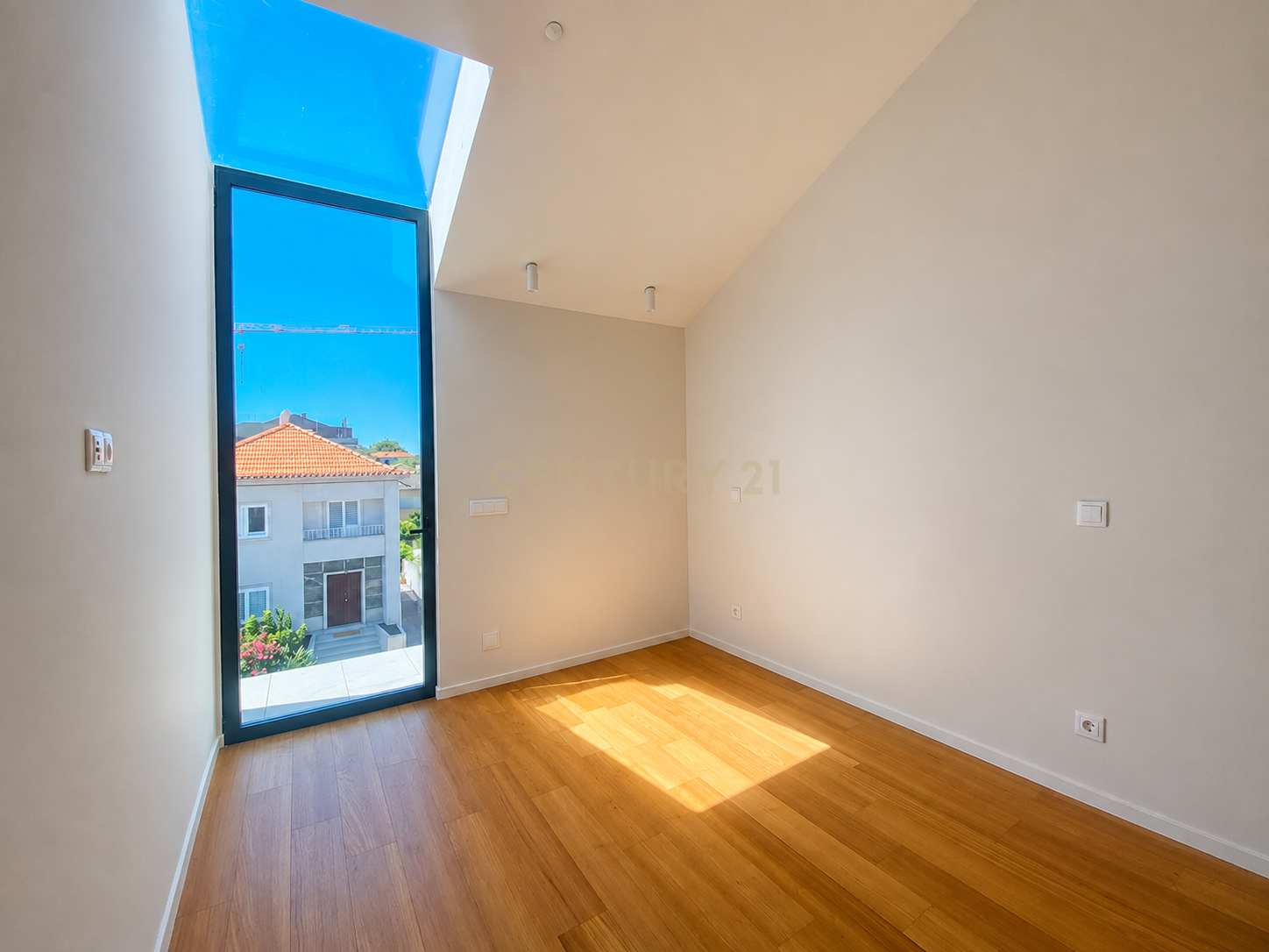 Fotografia 11 de T2+1 Duplex com Acesso Privativo por Elevador, Terraço e Mezzanine | FONTEDAMOURA80