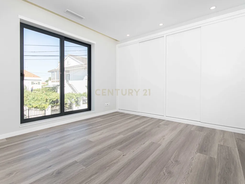 Moradia T4 Premium independente com Piscina (Nova Construção) / Barcarena - Image 17