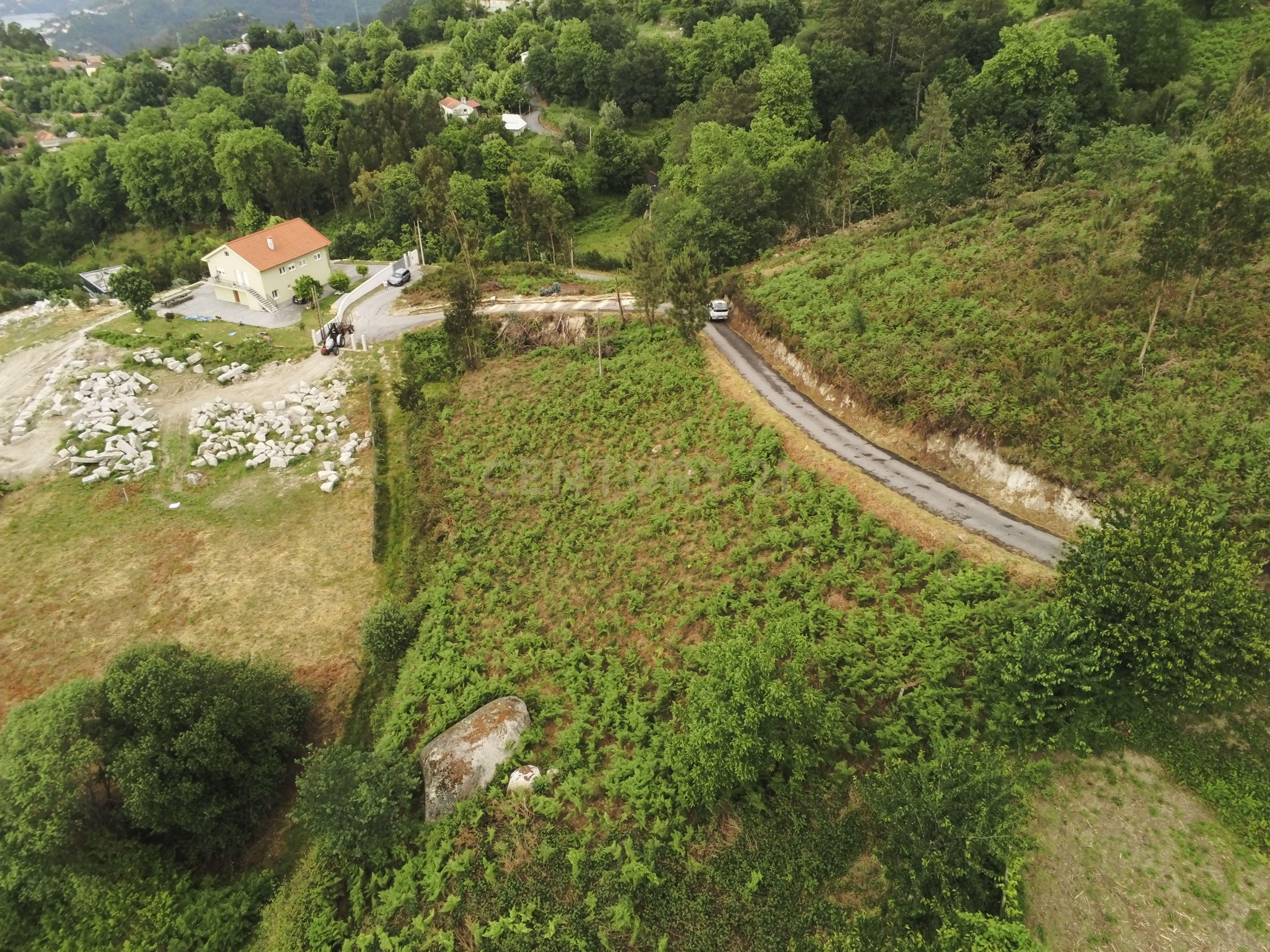 Fotografia 11 de Terreno Único com 2.500 m² e Vistas Deslumbrantes sobre o Rio – Gerês