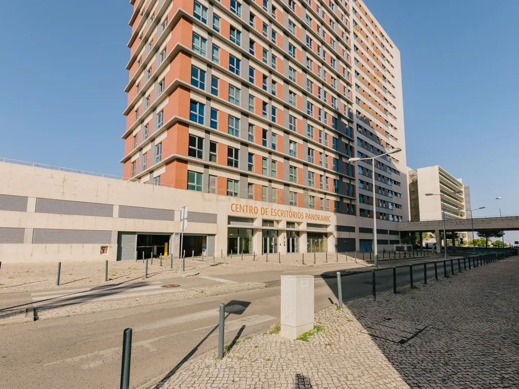 Escritório Transformado em Estúdio com Vista Panorâmica em no Parque das Nações - 390.000€ - Image 8
