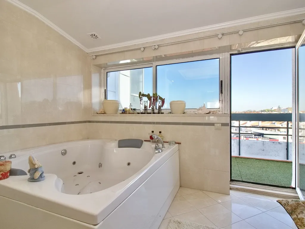 Apartamento T6 com Terraço e Vista 360º em Campolide - 314m² - Image 16