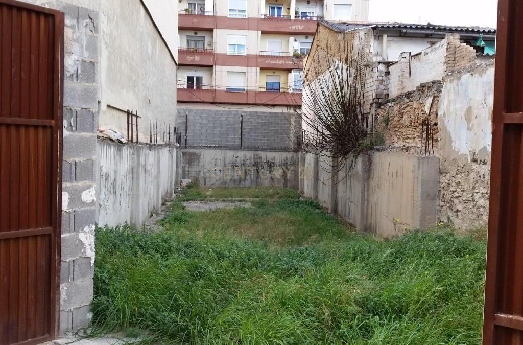 Grande lote urbano em Valência - Image 1