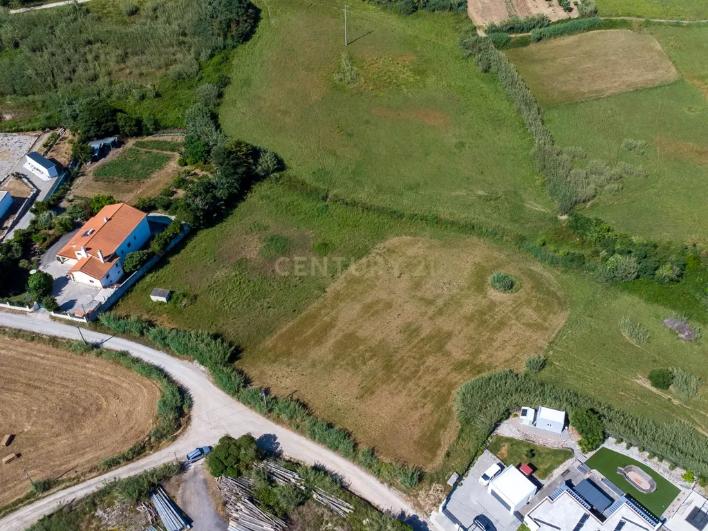 Terreno Urbanizável para Construção com 7.880 m² | Índice de Construção de 80% no Centro da Lourinhã - Image 6