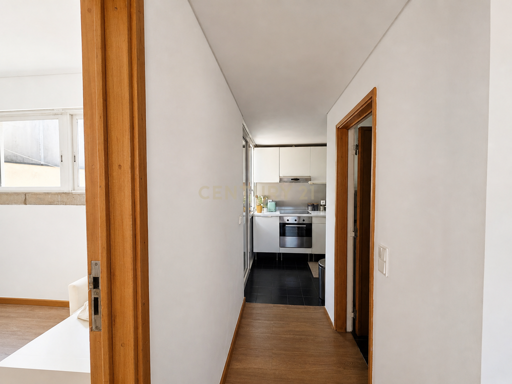 Arrendamento – Elegante Apartamento T1 com Terraço e Vista sobre o Rio Tejo no Chiado. - Image 13