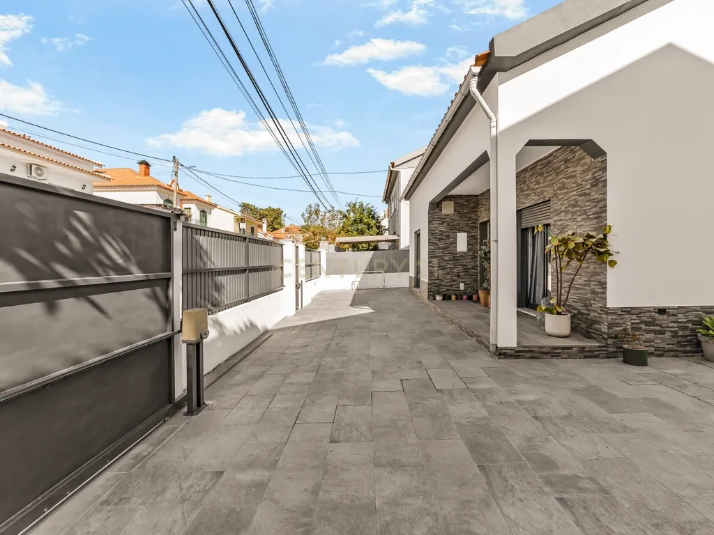 Moradia T3 isolada com garagem, Quinta do Conde - Image 39